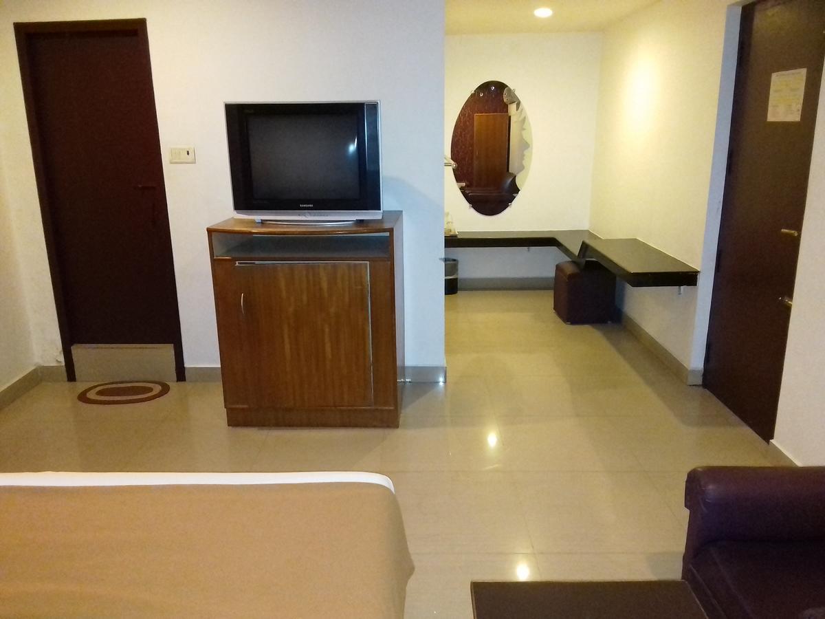 Sri Srinivasar Residency Hotel Vellore Exterior foto